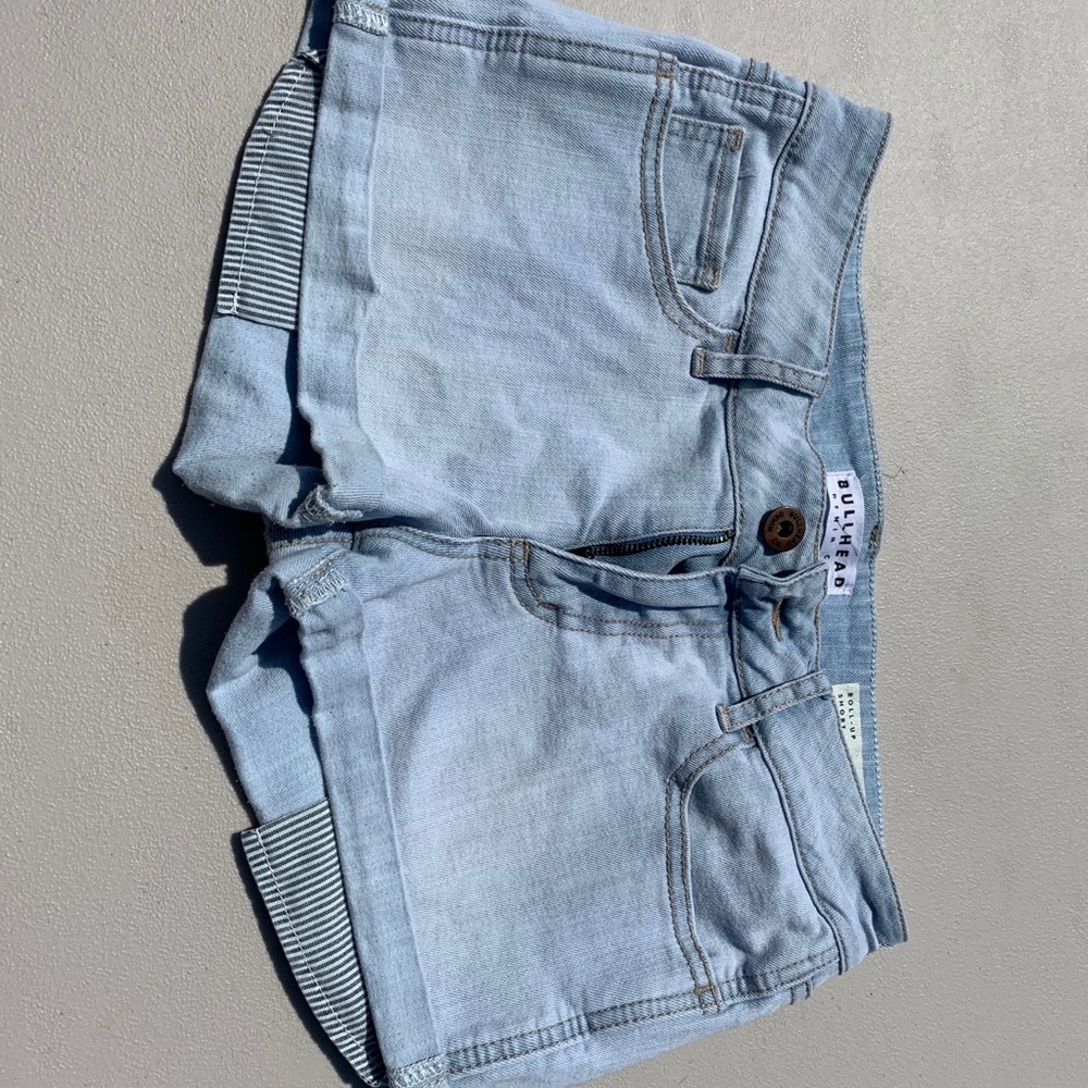Shorts - Picture 2 of 3